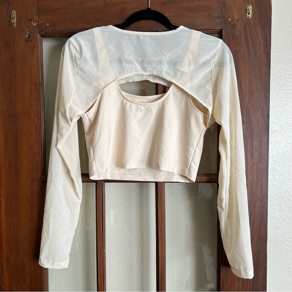 Old Navy Cream Long Sleeve Crop Top - Picture 2 of 4